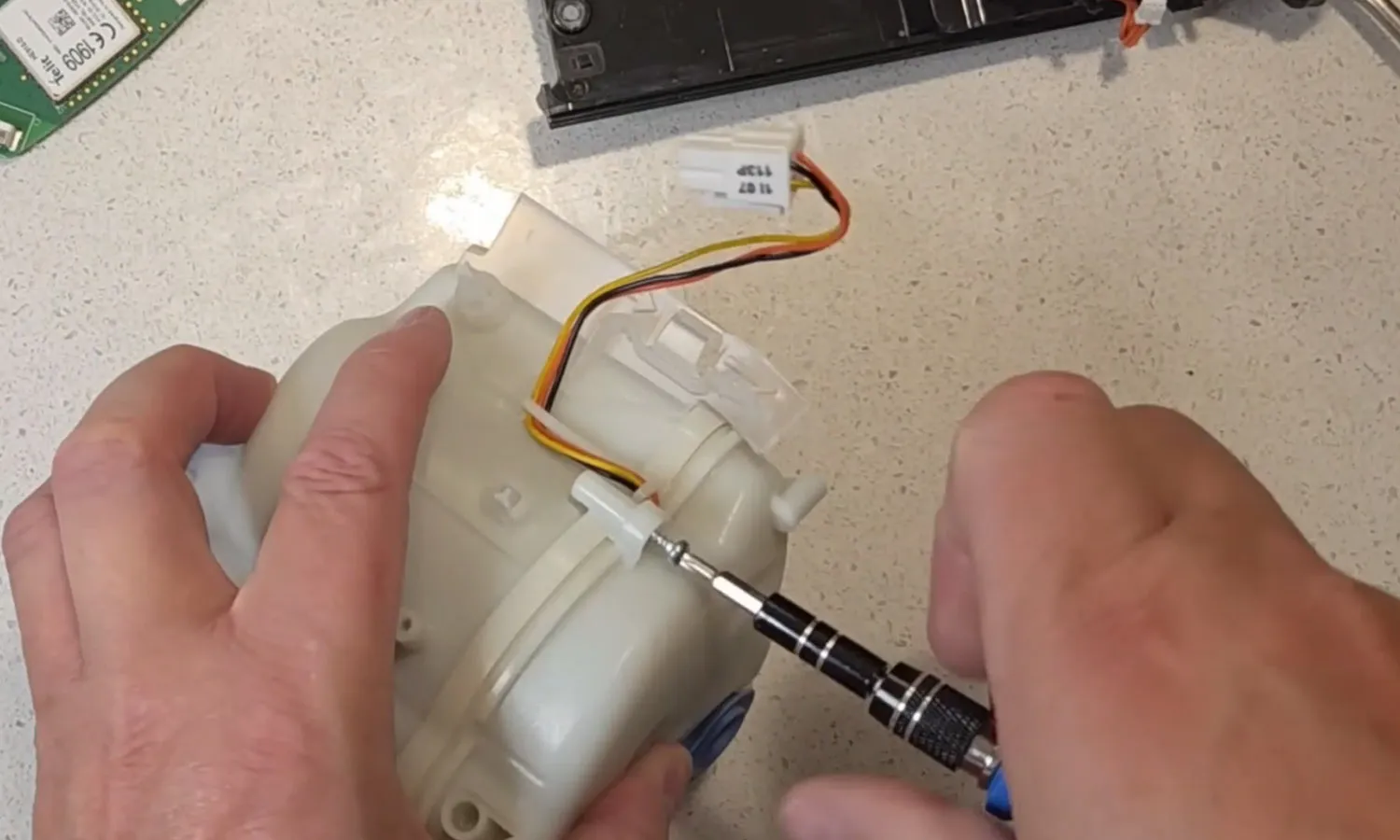 23 BA5060H24B-24V-CPAP-Blower-Direct-Replacement-for -ResMed-AirSense-10-AirSense-11-AirCurve-10-Install-the-screws .webp
